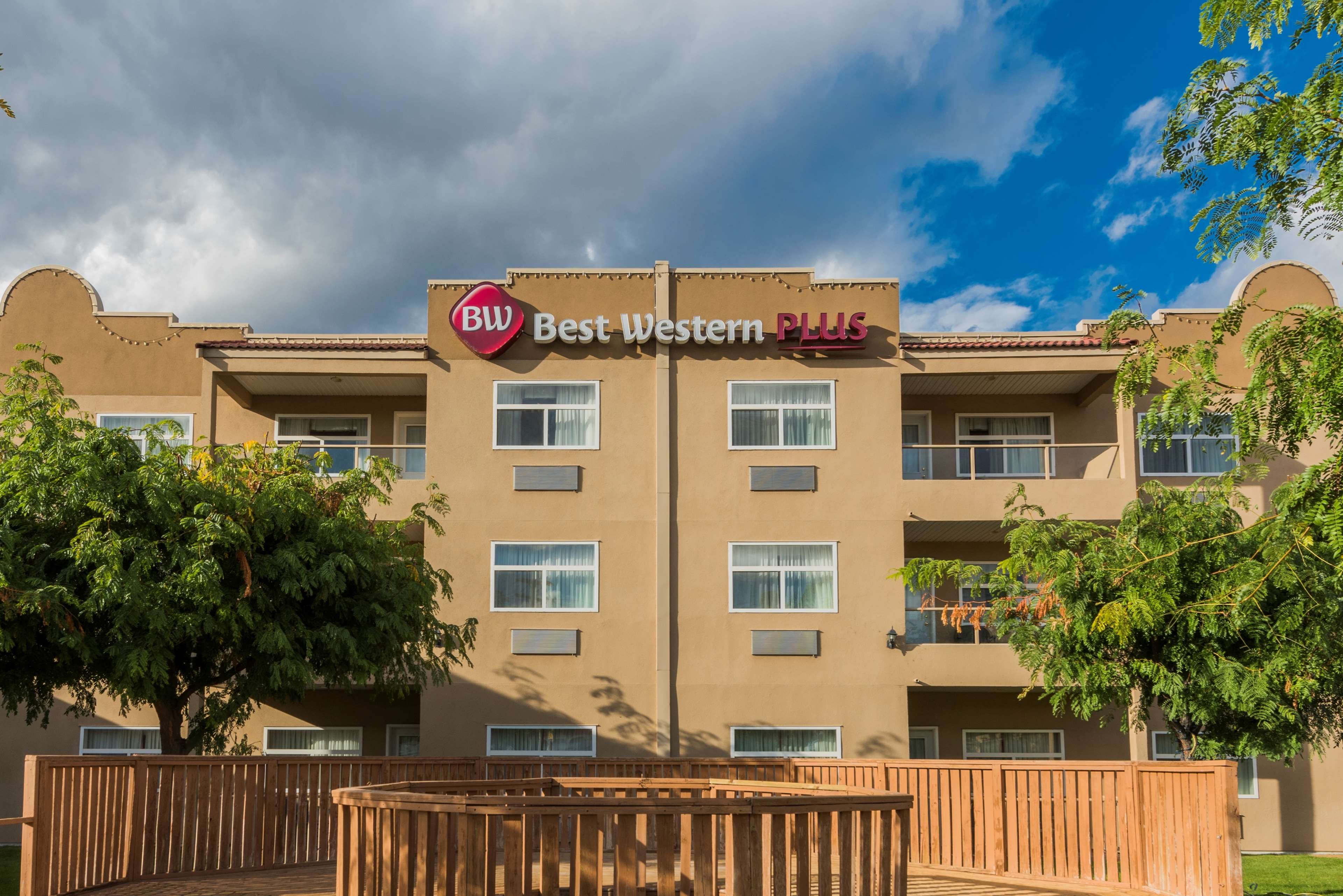 Best Osoyoos Hotels